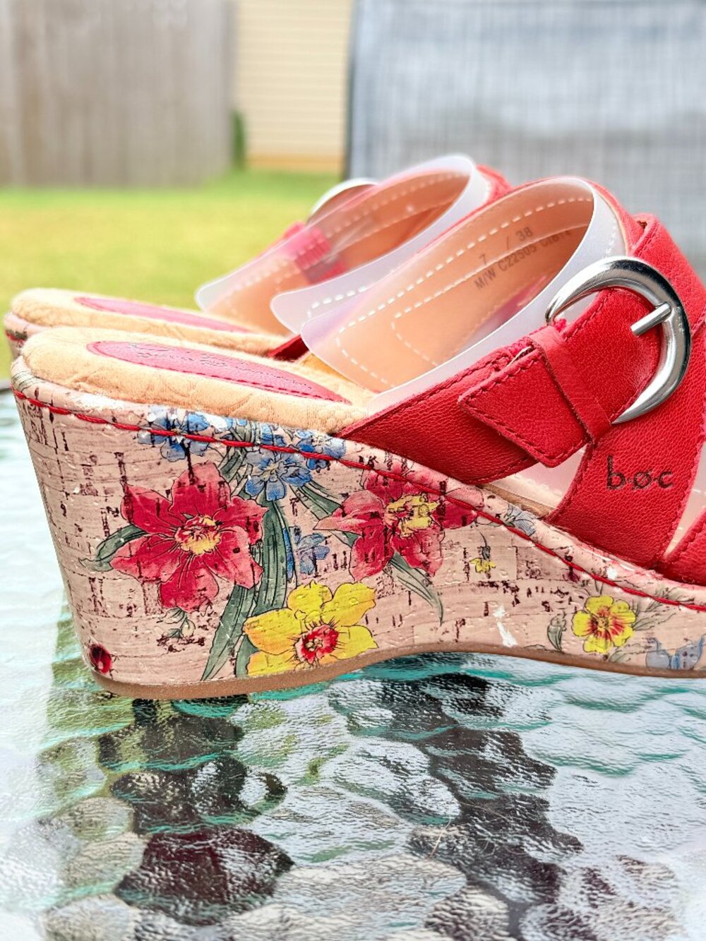 b.o.c. Born Womens 7 Red Leather Floral Cork Wedge Sandals Boho Y2K 4316
